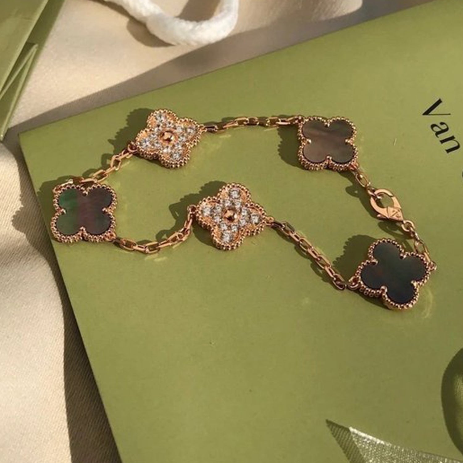 [Timi]New  CLOVER 5 MOTIF GRAY MOP BRACELET COLLECTION