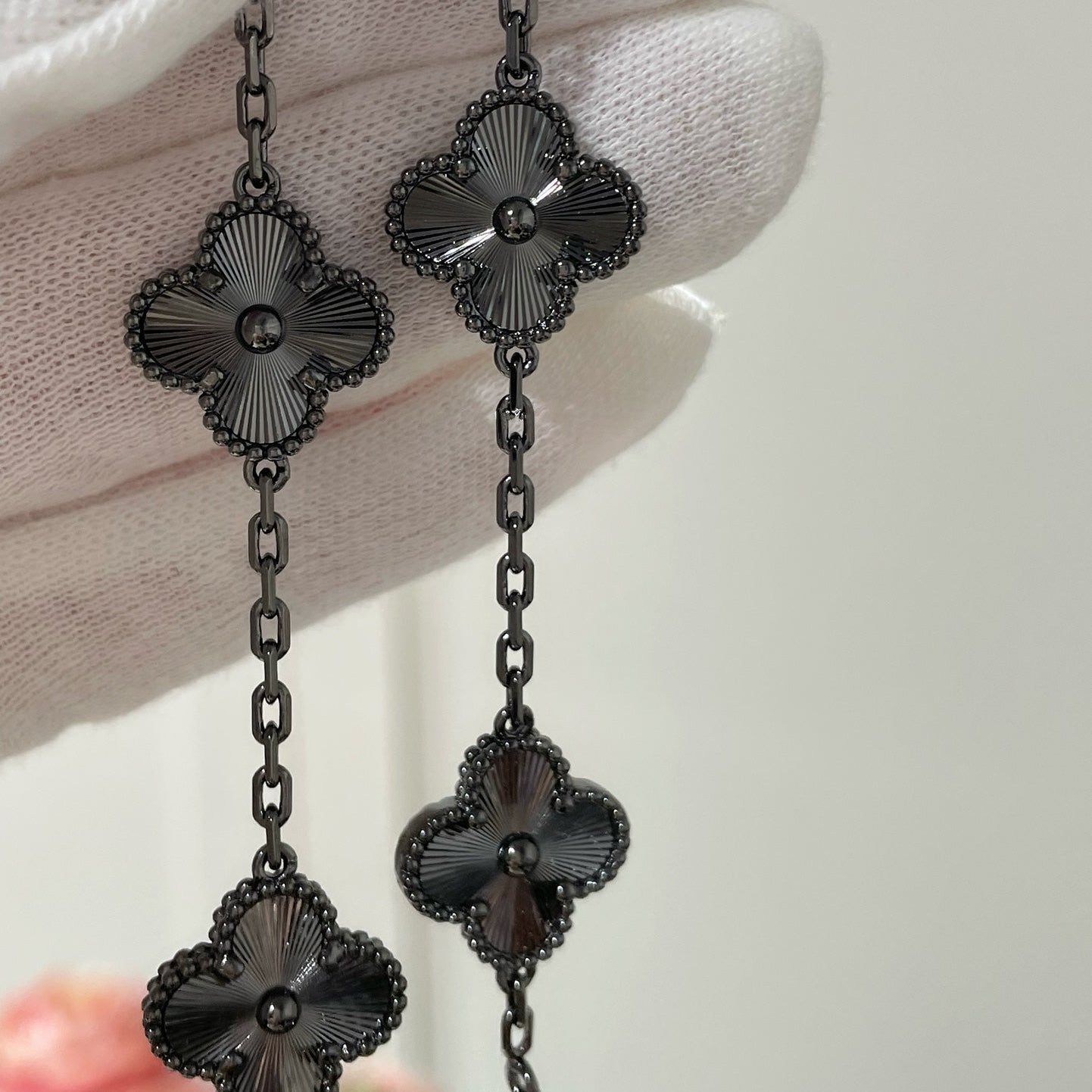 [Timi]New CLOVER 5 MOTIF BLACK BRACELET