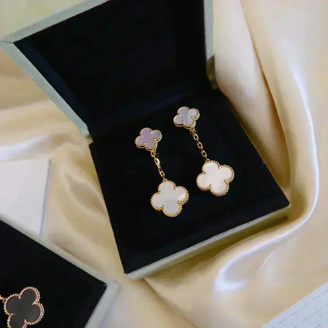 TimiCLOVER 2 MOTIF WHITE MOP EARRINGS