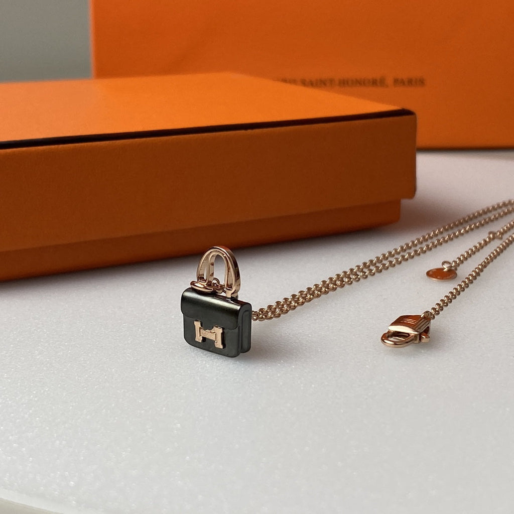 TimiCONSTANCE BLACK PEDANT PINK GOLD NECKLACE