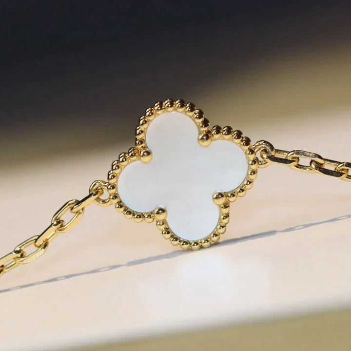 TimiCLOVER 20 MOTIFS WHITE MOP NECKLACE