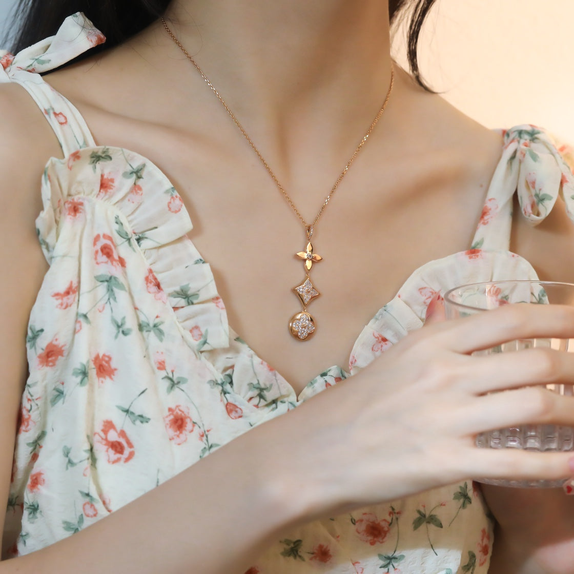 TimiSTAR AND SUN DIAMOND PINK GOLD NECKLACE