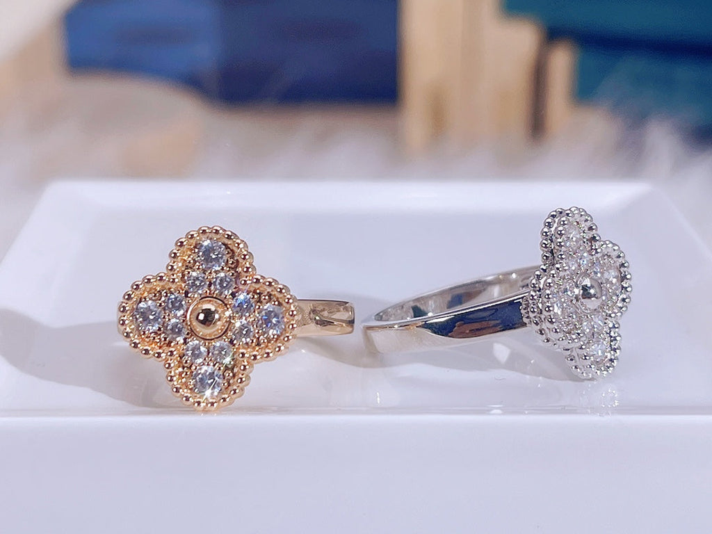 TimiCLOVER DIAMOND RING