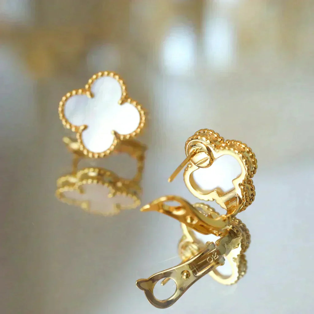 TimiCLOVER MEDIUM 1 MOTIFS  WHITE MOP STUD EARRINGS