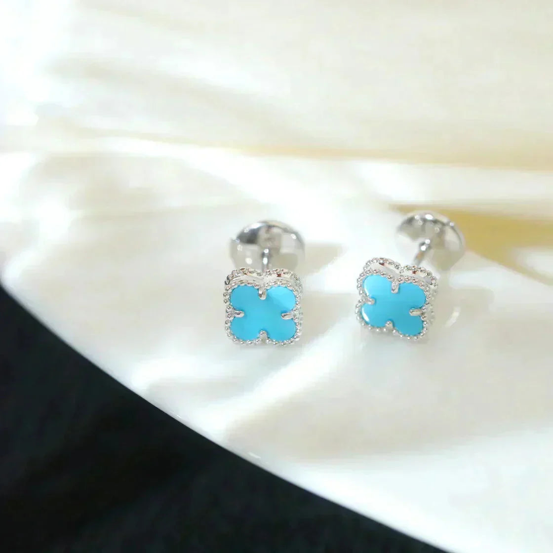 TimiCLOVER MINI 9.5MM ONYX STUD EARRINGS SILVER
