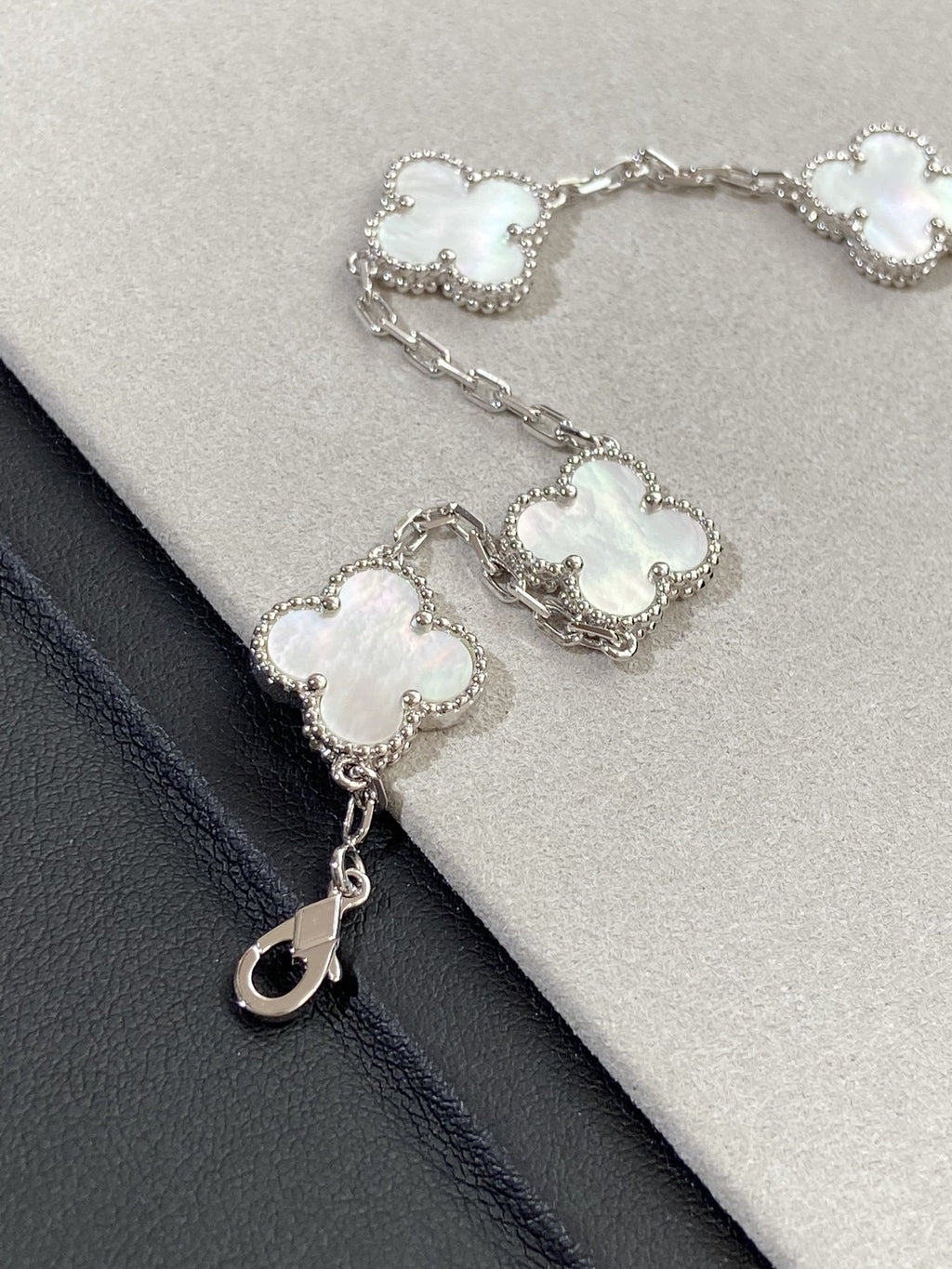 [Timi]New CLOVER WHITE PEARL MOP 5 MOTIF BRACELET COLLECTION