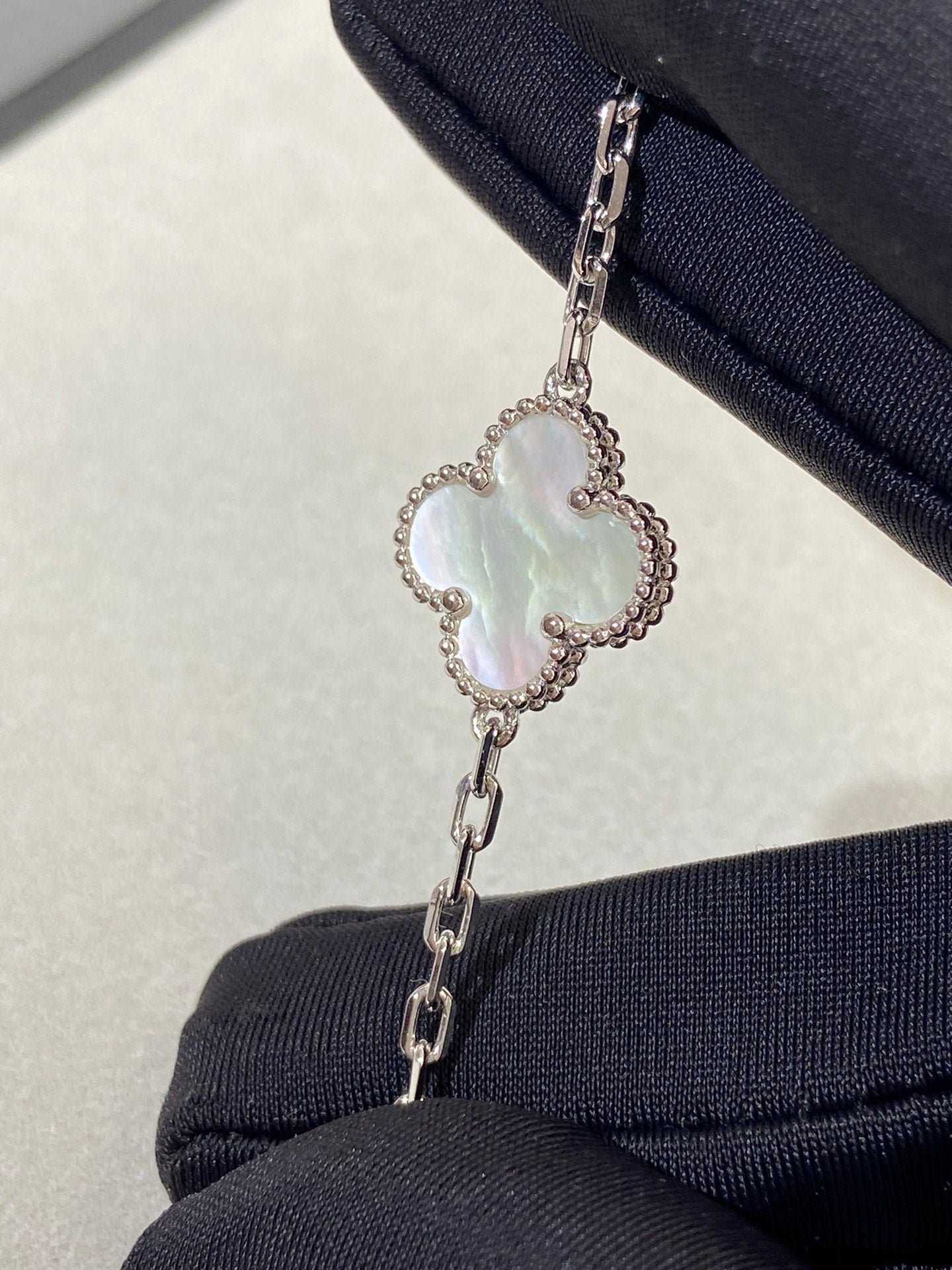[Timi]New CLOVER WHITE PEARL MOP 5 MOTIF BRACELET COLLECTION