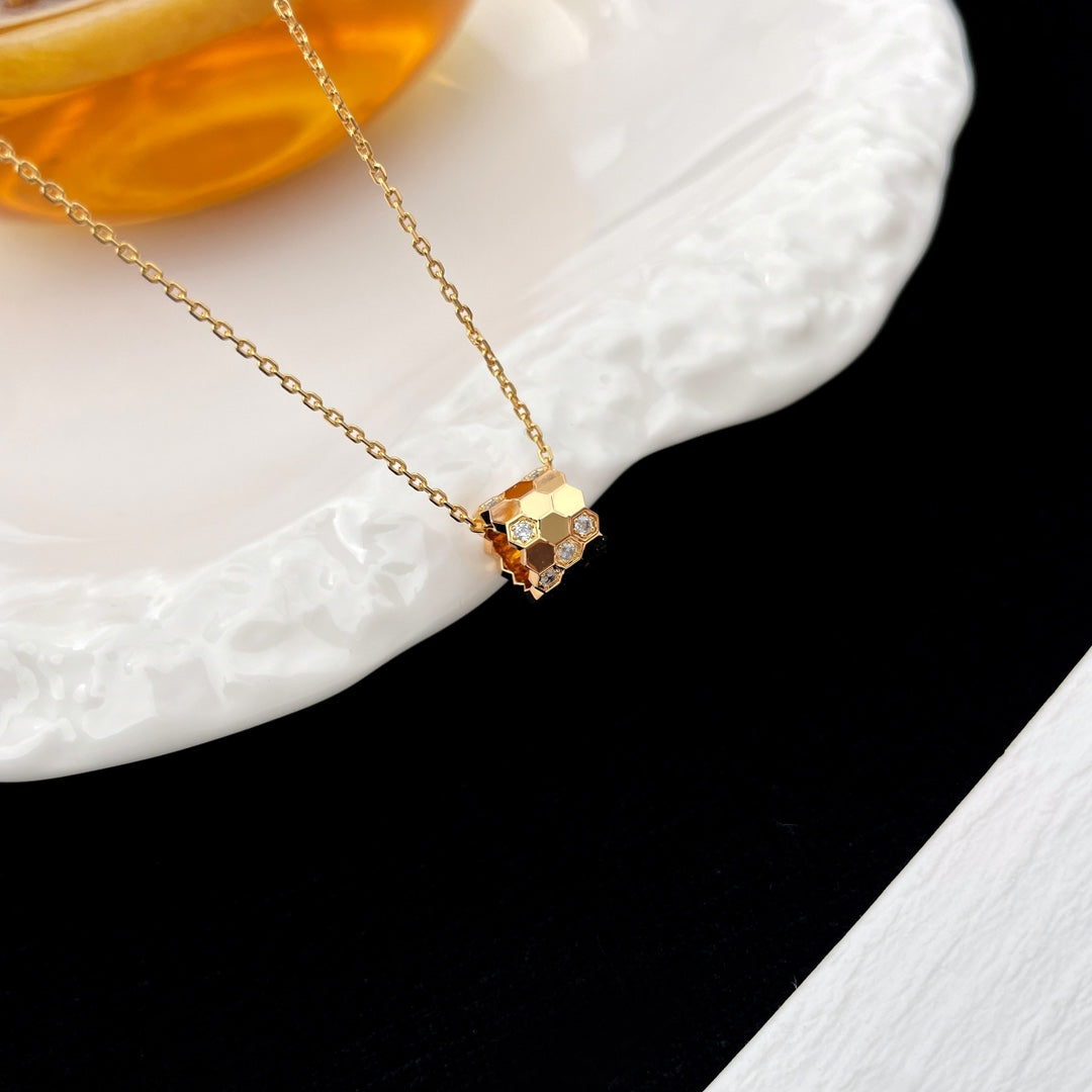 TimiBEE MINI PEDANT DIAMOND NECKLACE