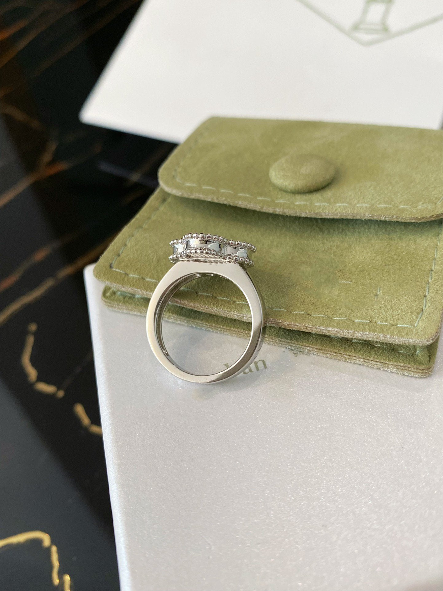 TimiCLOVER SILVER RING