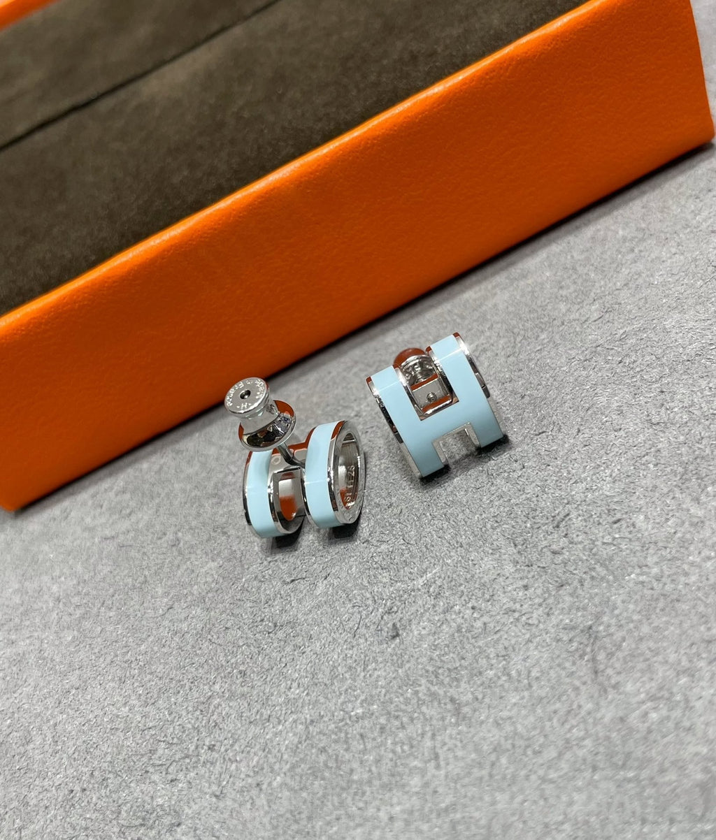 TimiPOP H SKY BLUE STUD EARRINGS