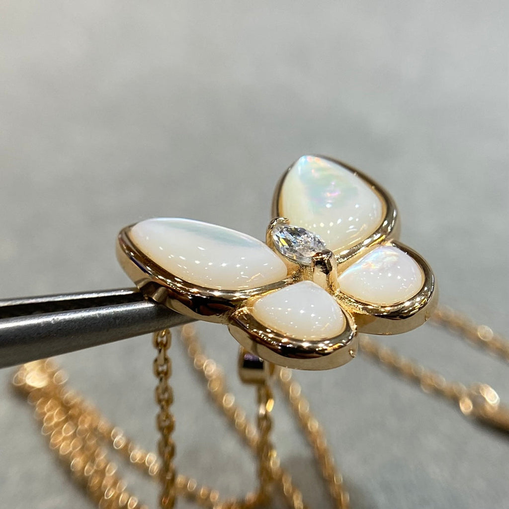 TimiBUTTERFLY MOP DIAMOND NECKLACE