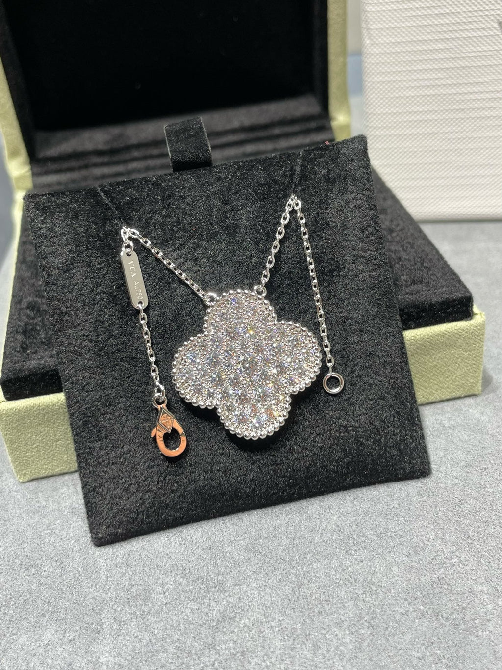 TimiCLOVER 25MM LARGE PENDANT DIAMOND PAVED SILVER NECKLACE