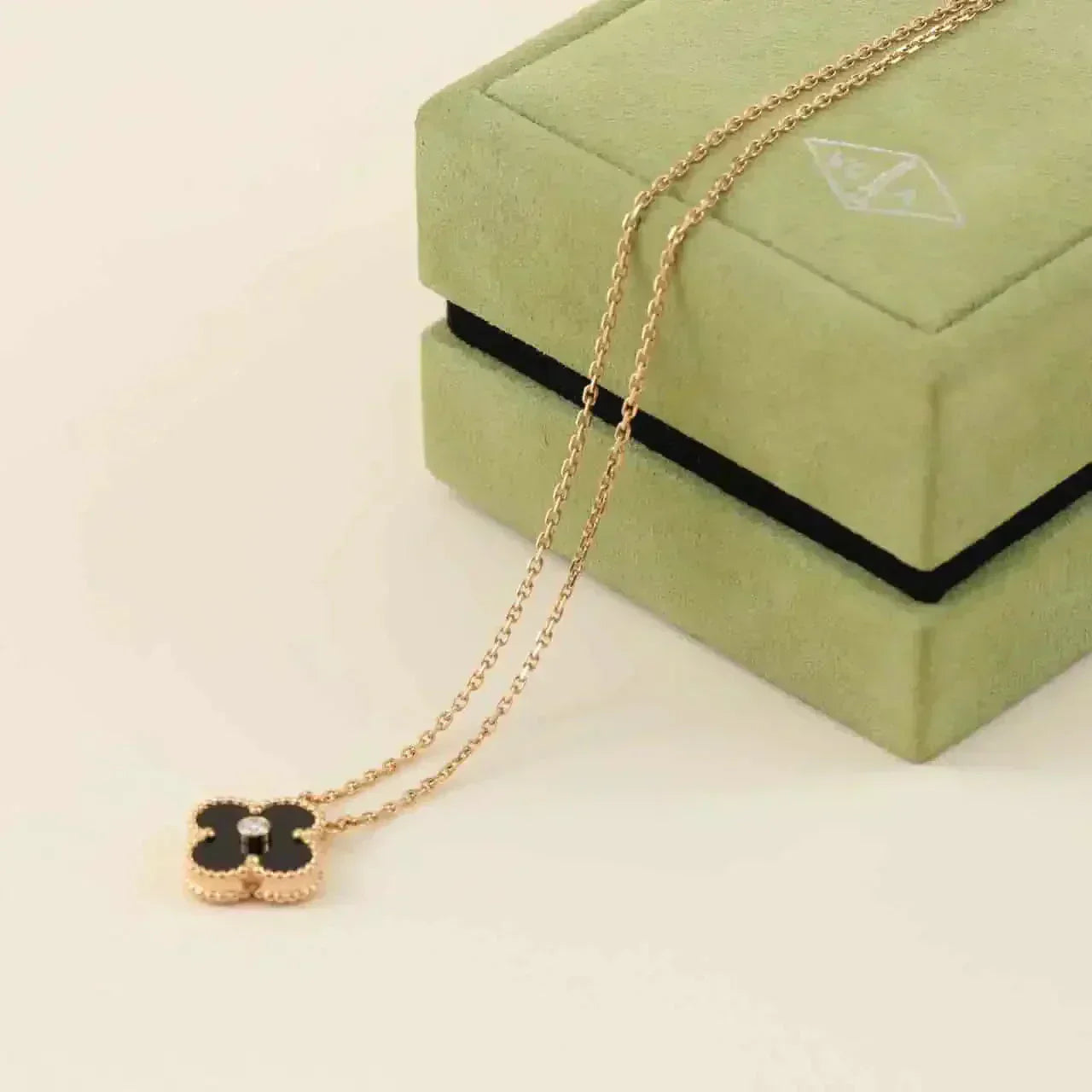 TimiCLOVER 15MM DIAMOND ONYX NECKLACE