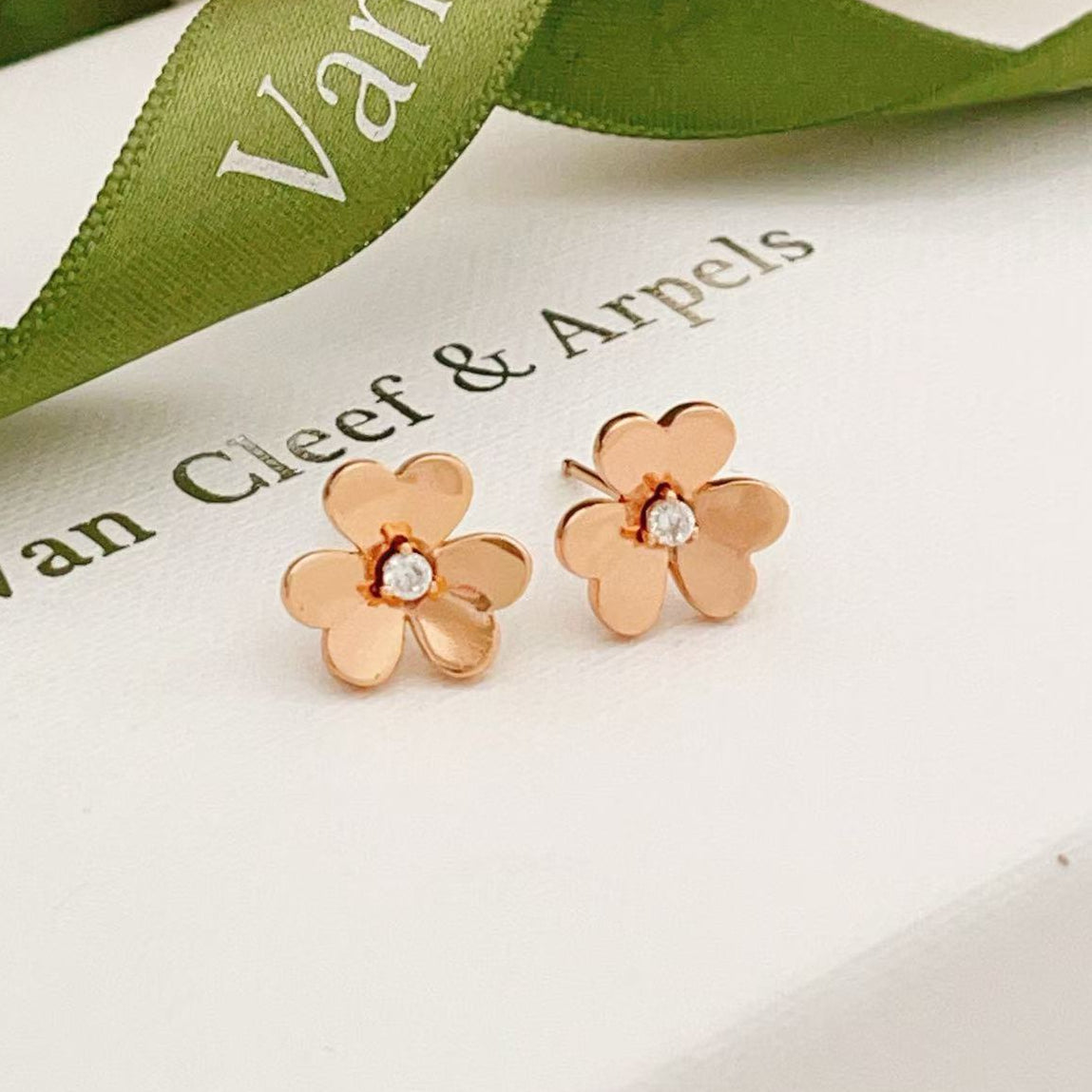 ¡®Timi¡¯FRIVOLE MINI FLOWER EARRINGS