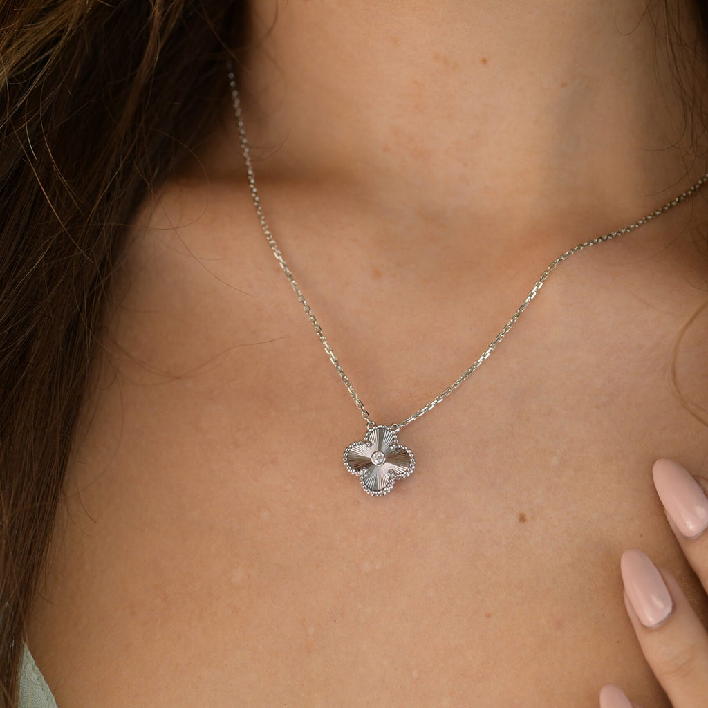 TimiCLOVER  15MM DIAMOND LASER NECKLACE SILVER