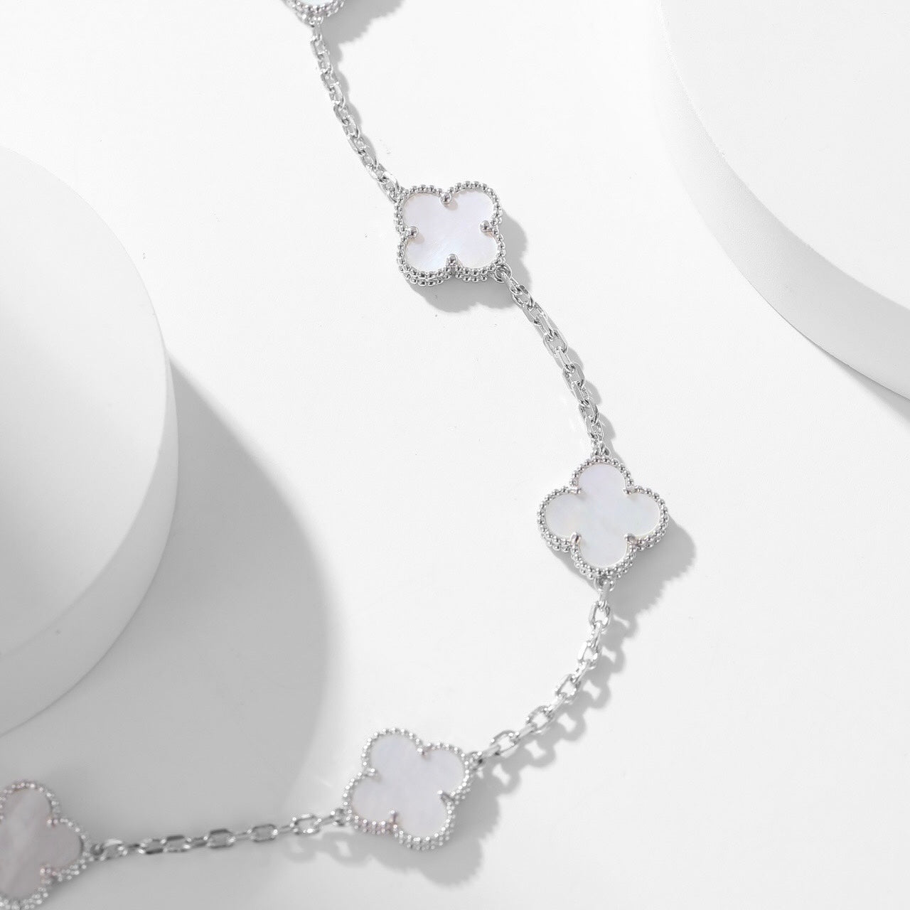 TimiCLOVER 10 MOTIFS WHITE MOTHER OF PEARL NECKLACE