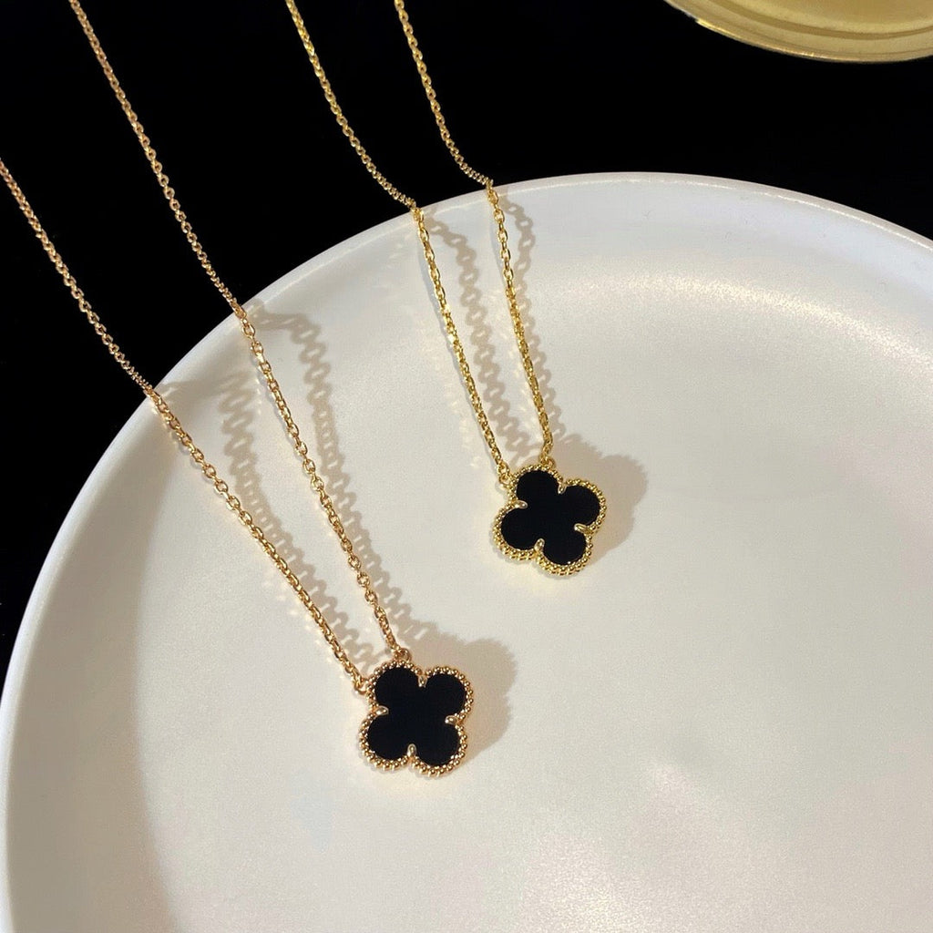 TimiCLOVER 15MM BLACK ONYX SINGLE FLOWER NECKLACE