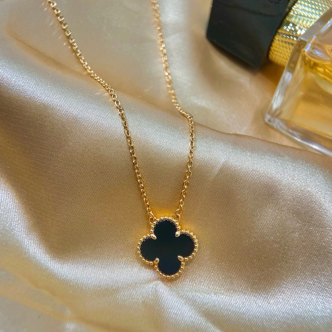 TimiCLOVER 15MM BLACK ONYX SINGLE FLOWER NECKLACE
