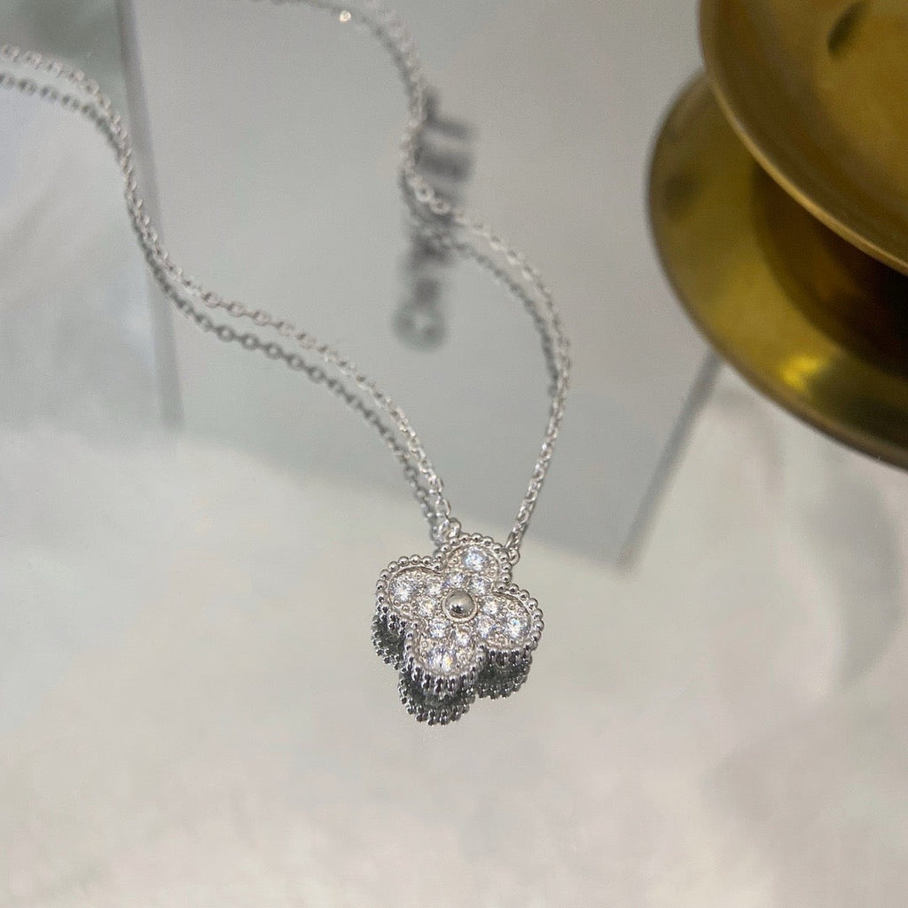 TimiCLOVER 15MM DIAMOND SINGLE FLOWER NECKLACE