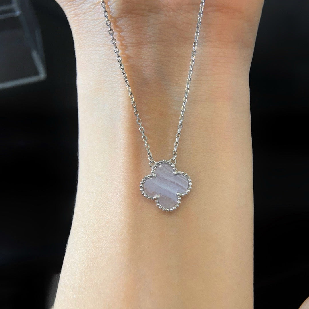TimiCLOVER 15MM BLUE CHALCEDONY NECKLACE SILVER