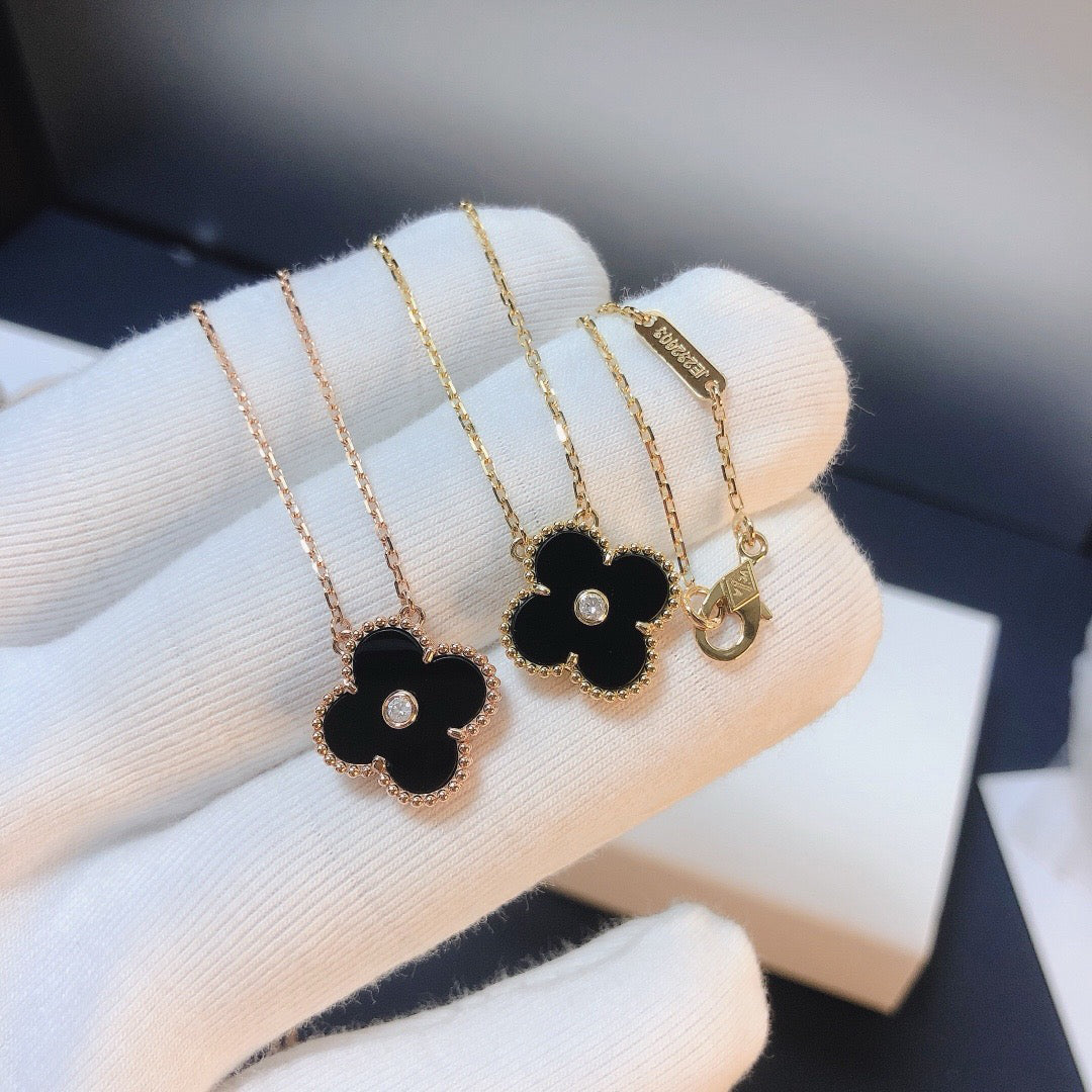 TimiCLOVER 15MM DIAMOND ONYX NECKLACE