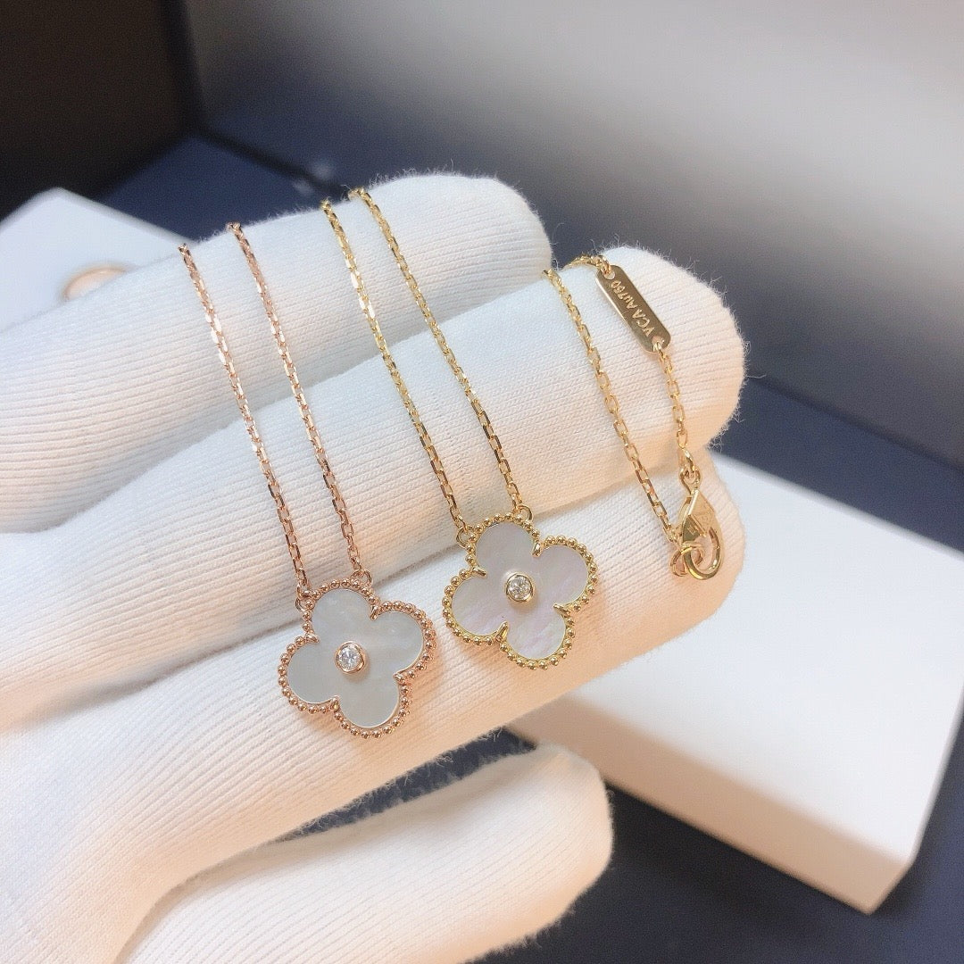 TimiCLOVER 15MM DIAMOND WHITE FRITILLARIA NECKLACE