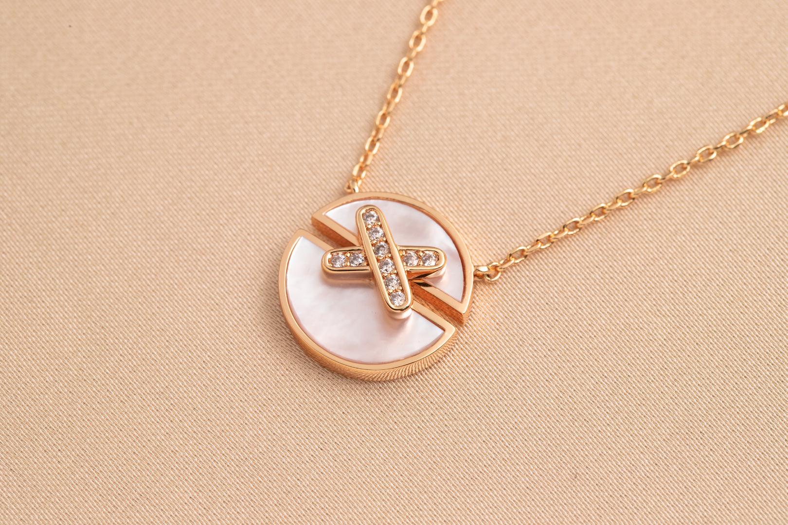 TimiJEUX DE PINK GOLD DIAMOND NECKLACE