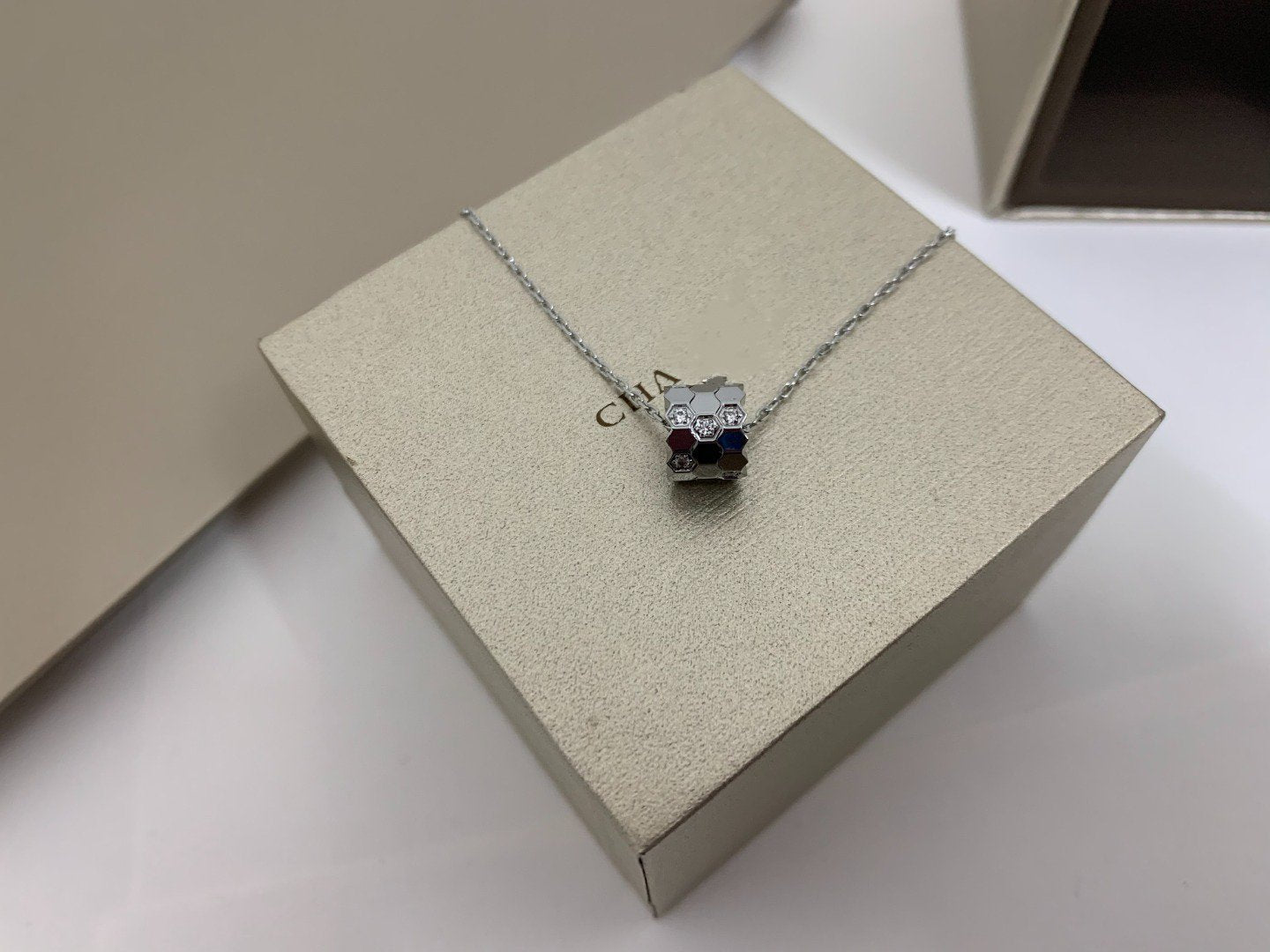 TimiBEE LOVE DIAMOND NECKLACE