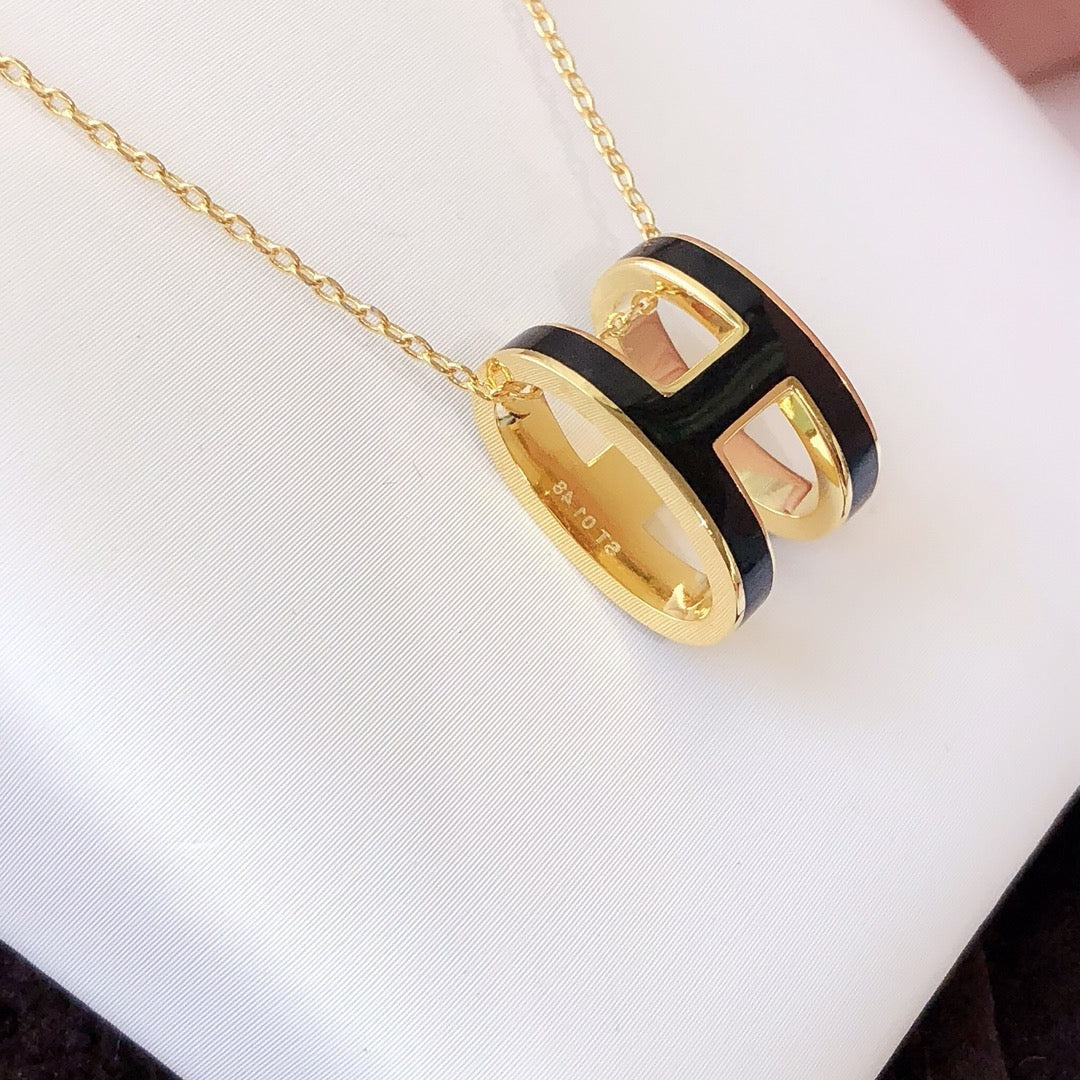 TimiHM CLIC BLACK ENAMEL GOLD NECKLACE