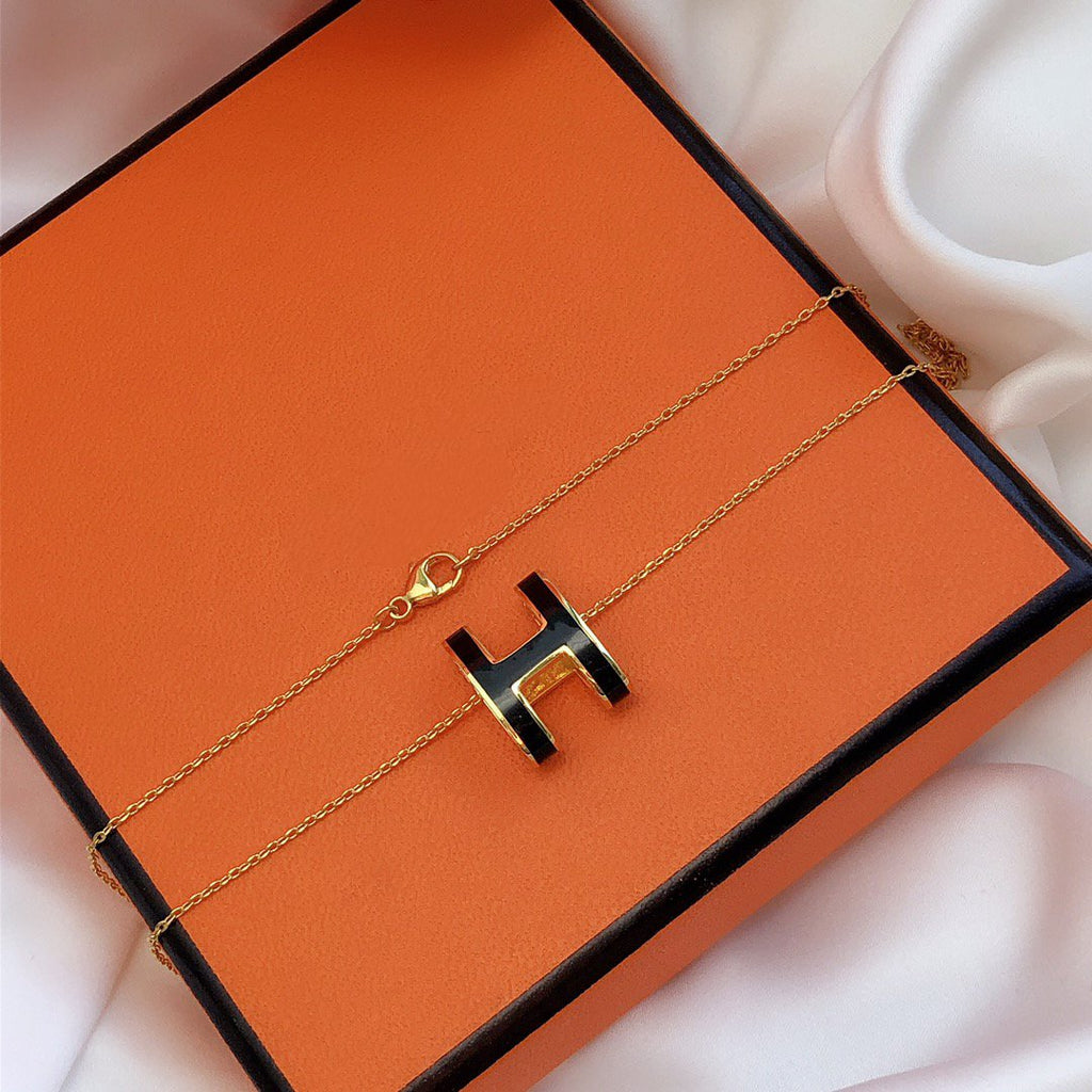 TimiHM CLIC BLACK ENAMEL GOLD NECKLACE
