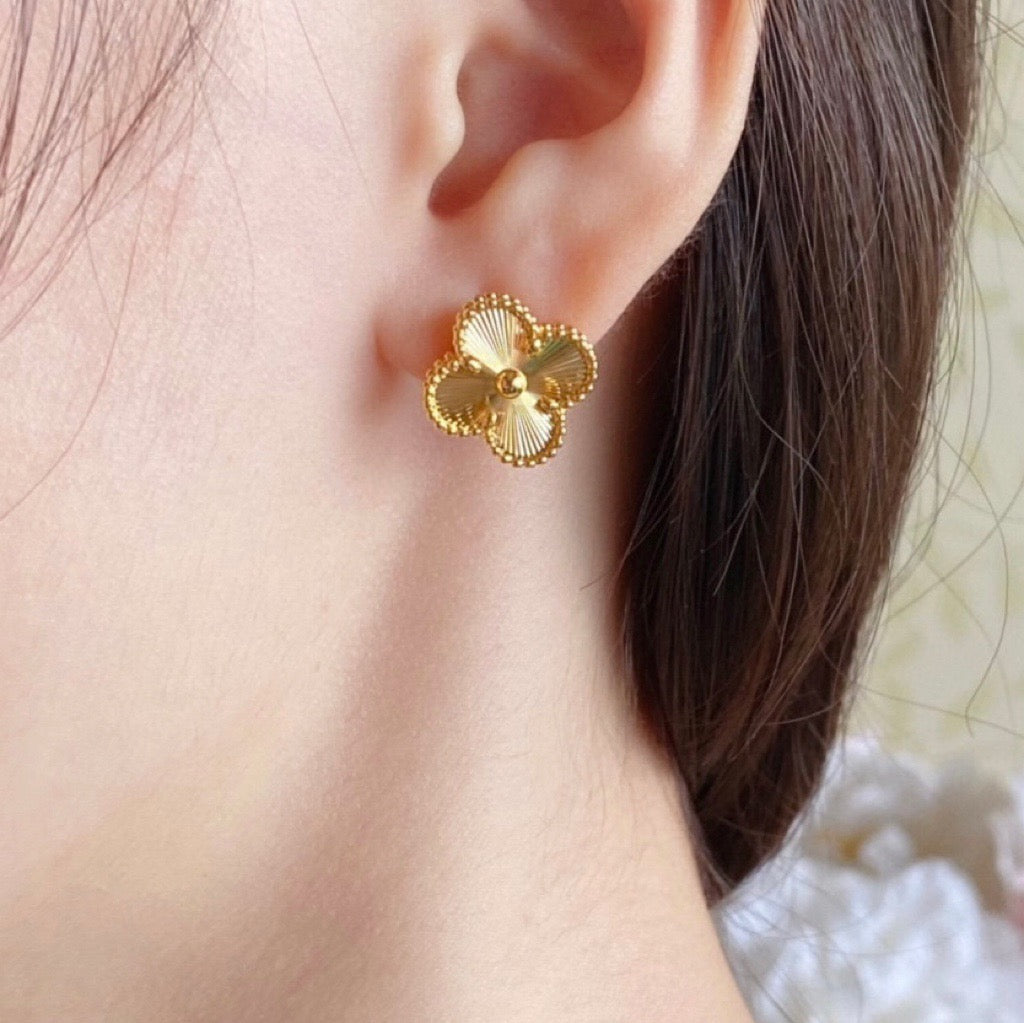 ¡®Timi¡¯CLOVER MEDIUM STUD EARRINGS