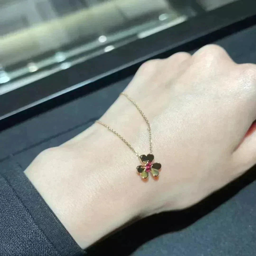 TimiFRIVOLE GOLD FLOWER NECKLACE