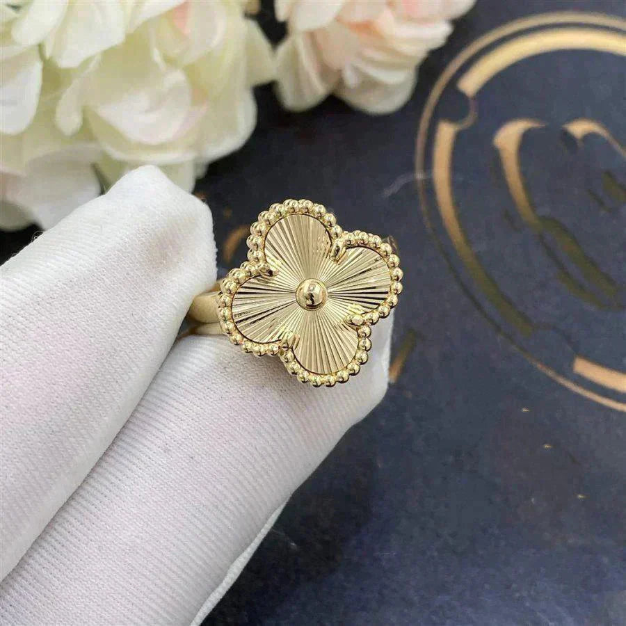 TimiCLOVER GOLD RING